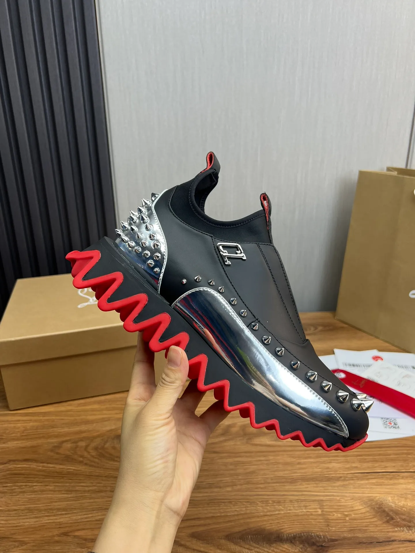 Men's shoes 💰680💰 CL popular red-soled boots 🆑1:1 original mold, Christian* Louboutin, imported cowhide stitching on the upper & water-dyed cowhide lining, original outsole ⬆️ Wear-resistant and non-slip, full set of counter packaging 🎁38-45 (38.45 for customization, non-refundable)